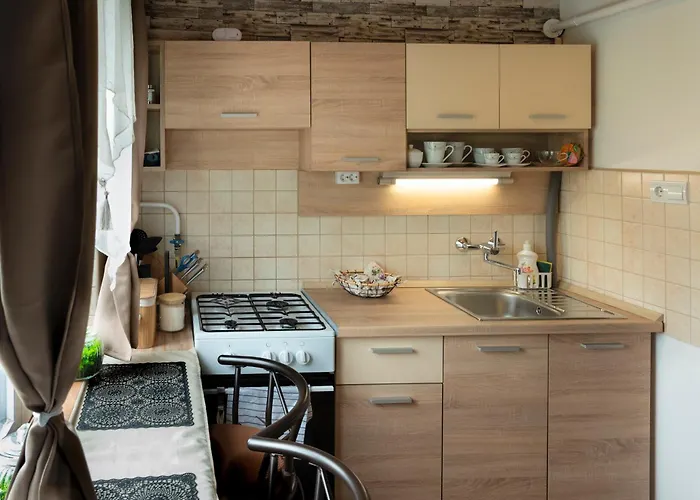 Dozsa Apartment *